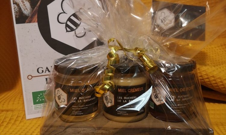 Vente de miel artisanal au Marché de Noël de l'Ape de l'école d'Aillas près de Savignac